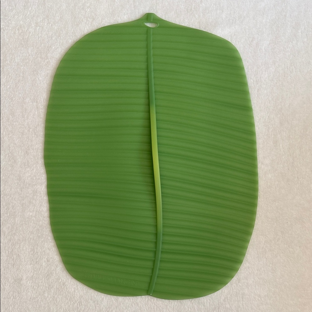 Charles Viancin | Banana Leaf Oblong Silicone Casserole Dish Lid Seal Green